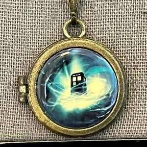 Vintage BBC Doctor Who Gallifreyen Locket Necklace